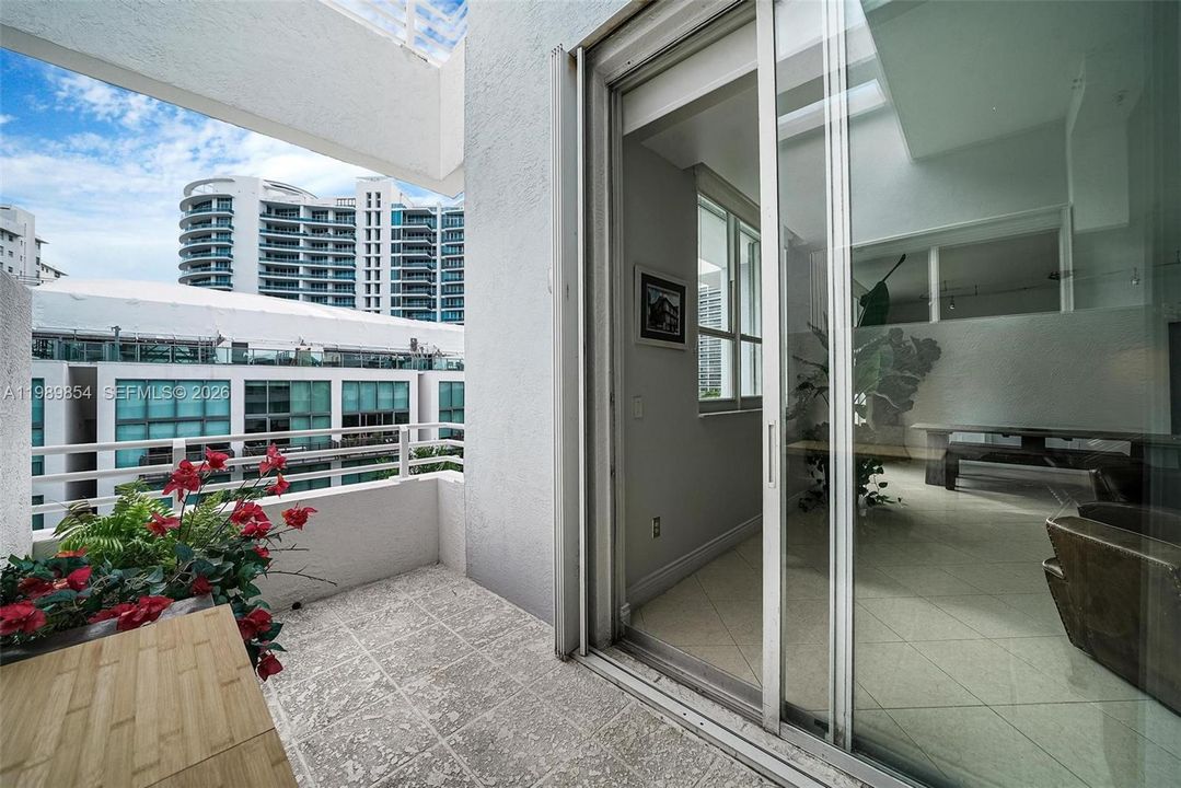 Vendido Recientemente: $799,000 (2 camas, 2 baños, 1270 Pies cuadrados)
