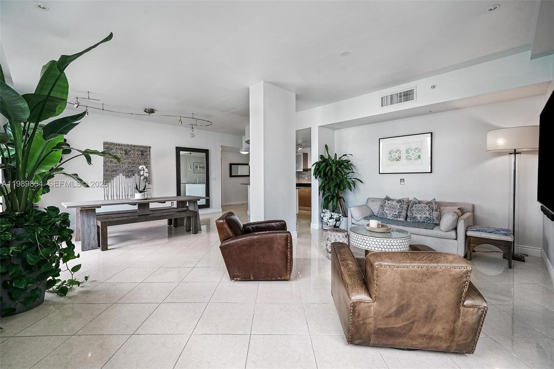Vendido Recientemente: $799,000 (2 camas, 2 baños, 1270 Pies cuadrados)