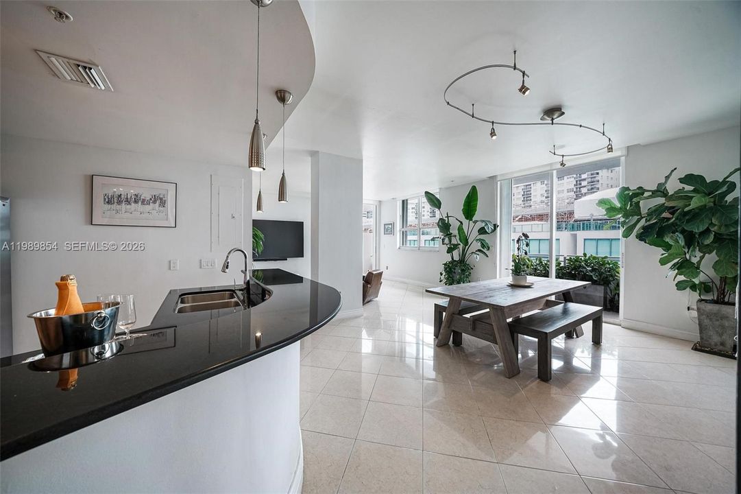 Vendido Recientemente: $799,000 (2 camas, 2 baños, 1270 Pies cuadrados)
