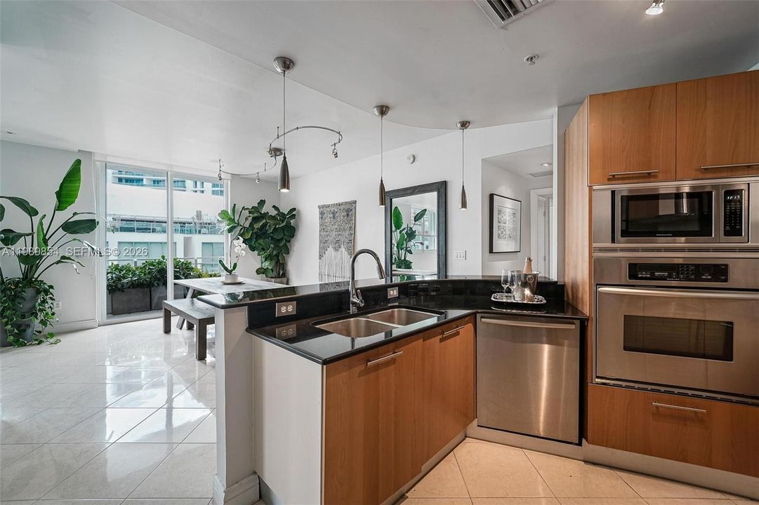 Vendido Recientemente: $799,000 (2 camas, 2 baños, 1270 Pies cuadrados)