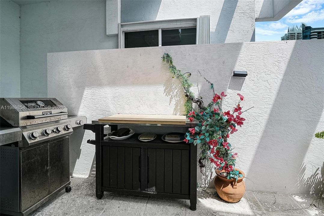 Vendido Recientemente: $799,000 (2 camas, 2 baños, 1270 Pies cuadrados)