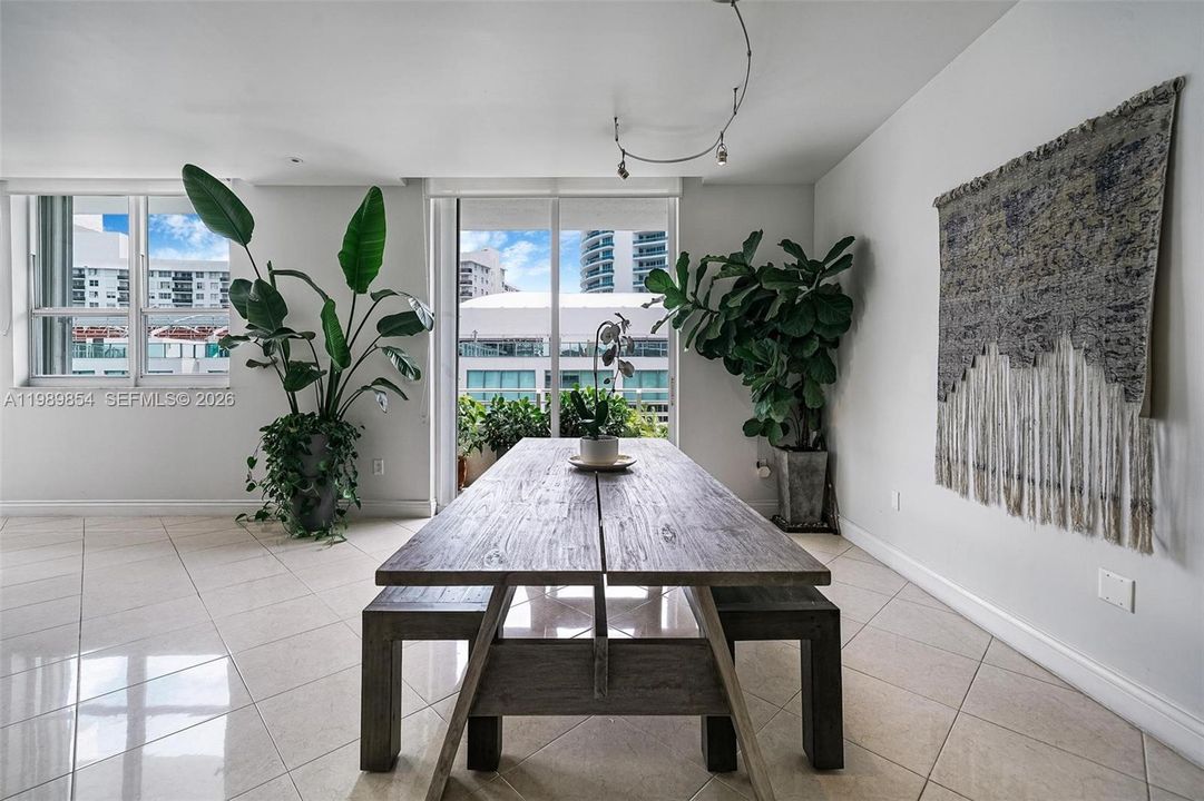 Vendido Recientemente: $799,000 (2 camas, 2 baños, 1270 Pies cuadrados)