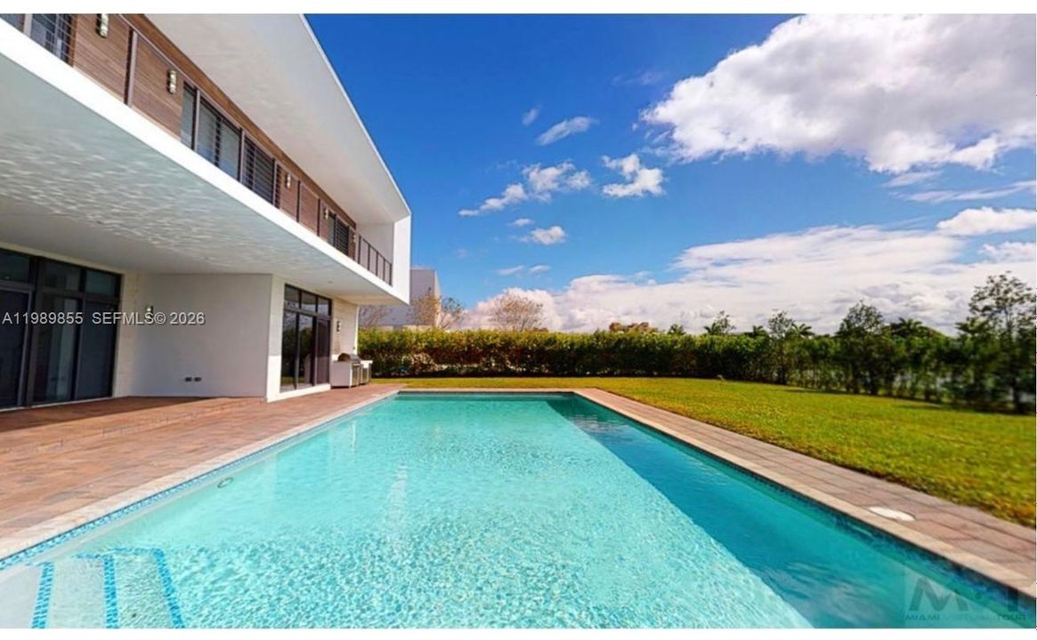 For Rent: $17,500 (5 beds, 6 baths, 4301 Square Feet)