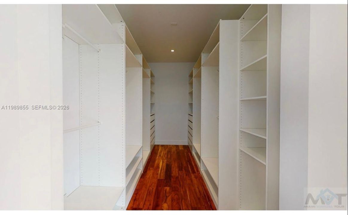 For Rent: $17,500 (5 beds, 6 baths, 4301 Square Feet)