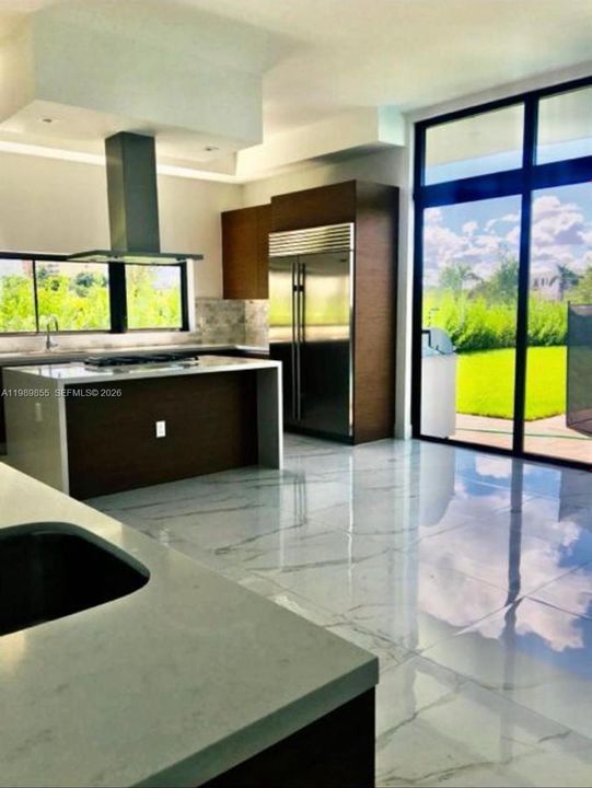 For Rent: $17,500 (5 beds, 6 baths, 4301 Square Feet)