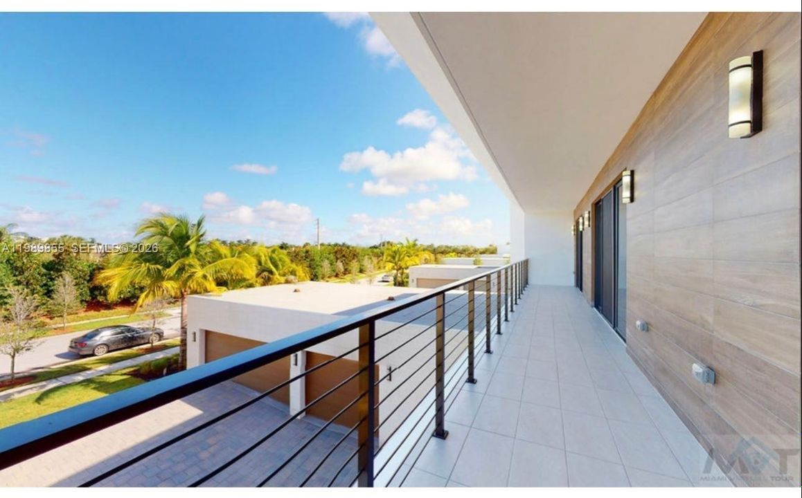 For Rent: $17,500 (5 beds, 6 baths, 4301 Square Feet)