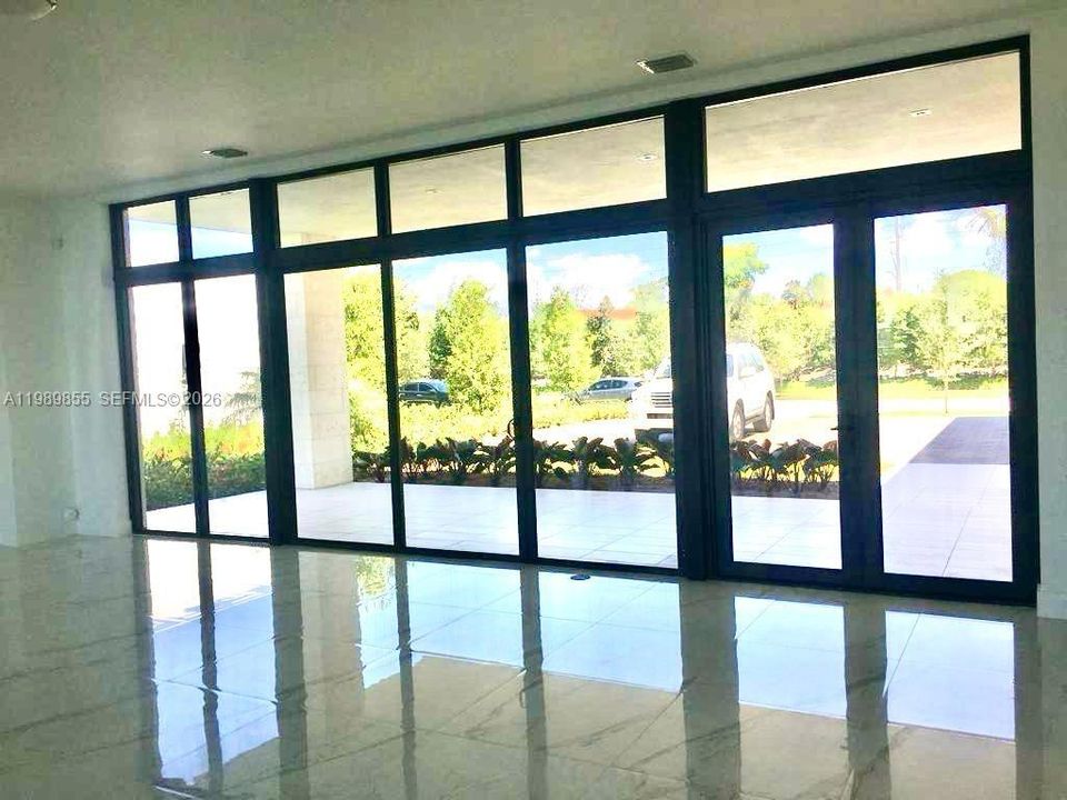 For Rent: $17,500 (5 beds, 6 baths, 4301 Square Feet)
