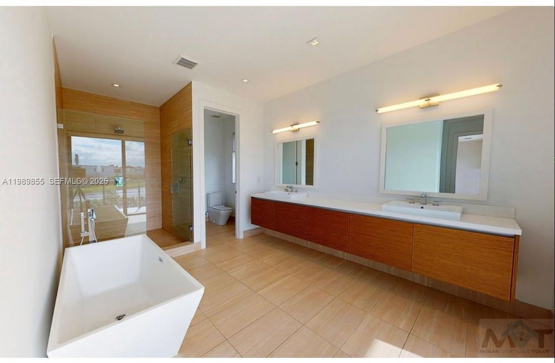 For Rent: $17,500 (5 beds, 6 baths, 4301 Square Feet)
