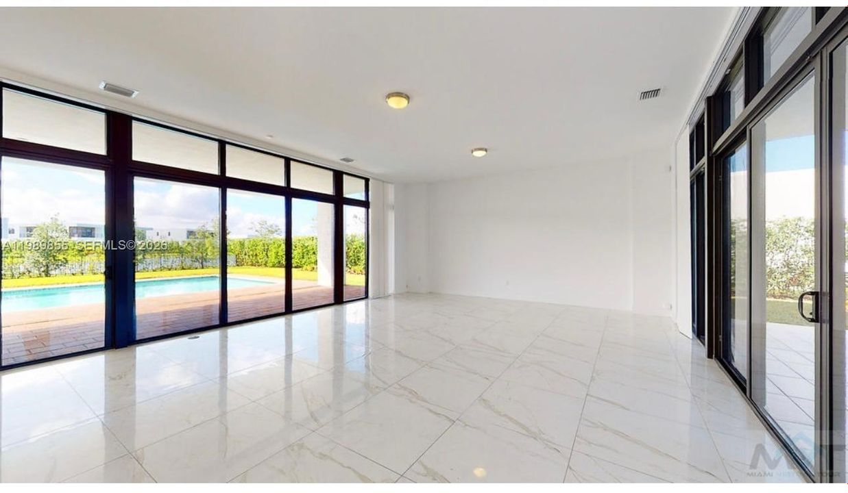For Rent: $17,500 (5 beds, 6 baths, 4301 Square Feet)