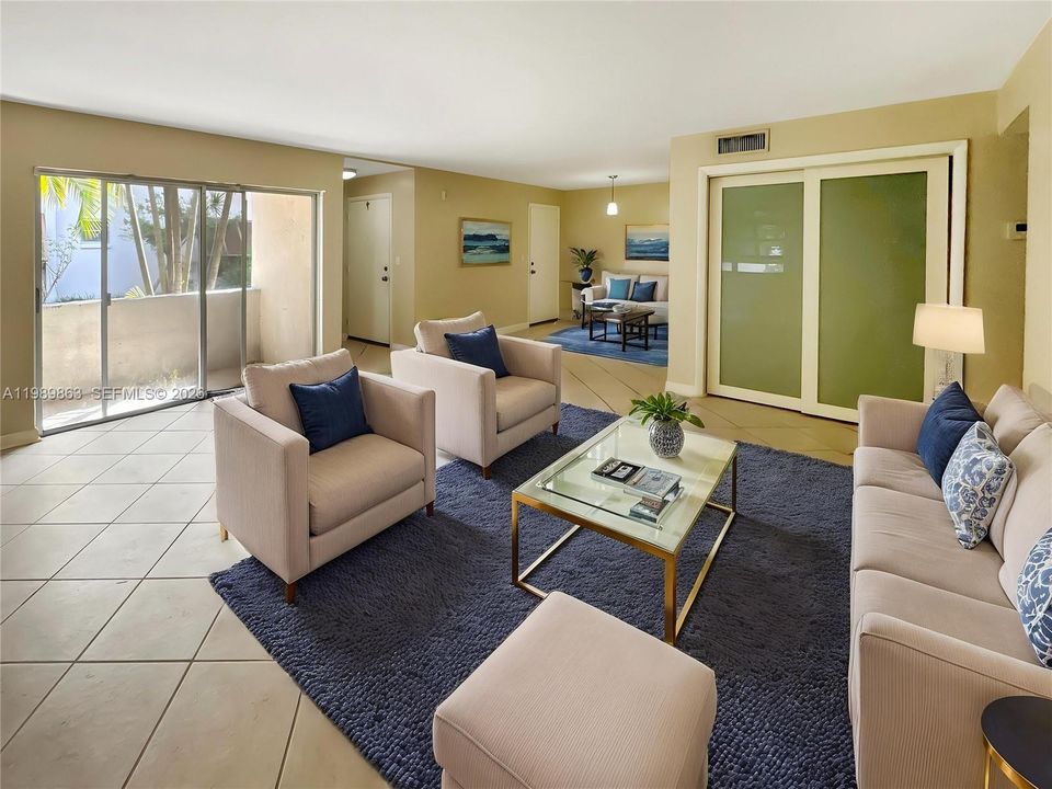 Под контрактом: $330,000 (2 спален, 2 ванн, 1178 Квадратных фут)