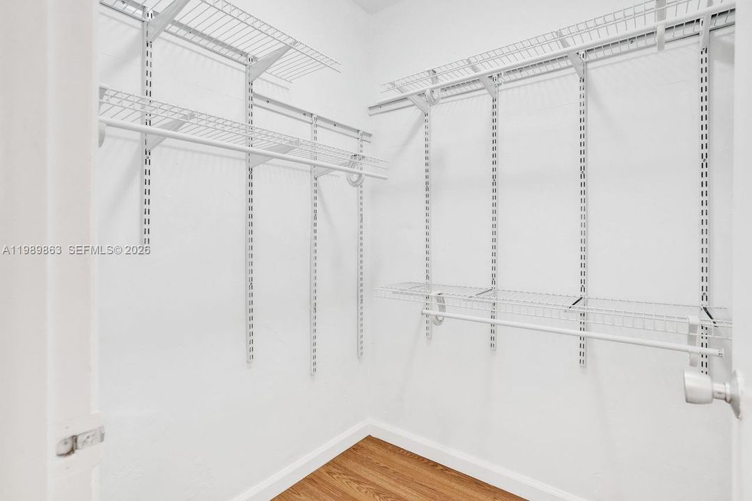 Под контрактом: $330,000 (2 спален, 2 ванн, 1178 Квадратных фут)