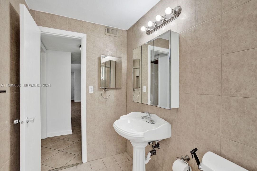 Под контрактом: $330,000 (2 спален, 2 ванн, 1178 Квадратных фут)