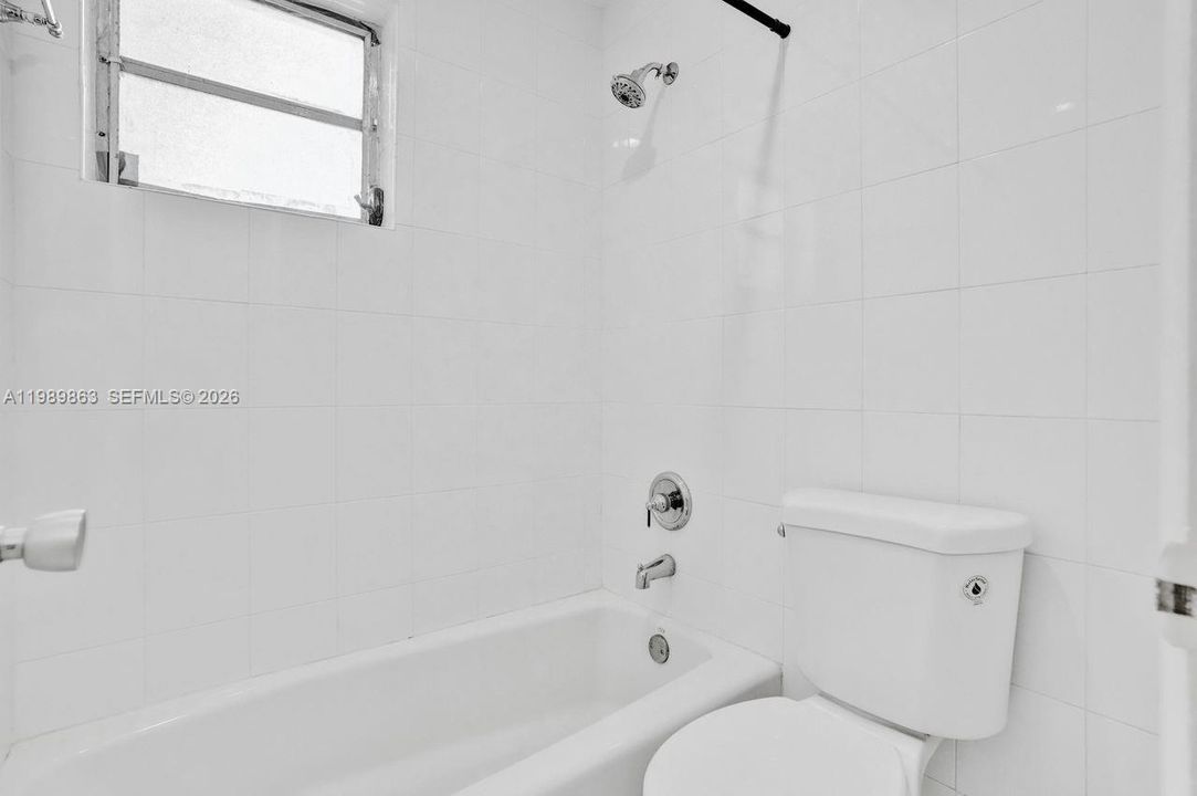 Под контрактом: $330,000 (2 спален, 2 ванн, 1178 Квадратных фут)