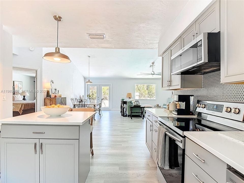 Vendido Recientemente: $489,000 (3 camas, 2 baños, 1452 Pies cuadrados)