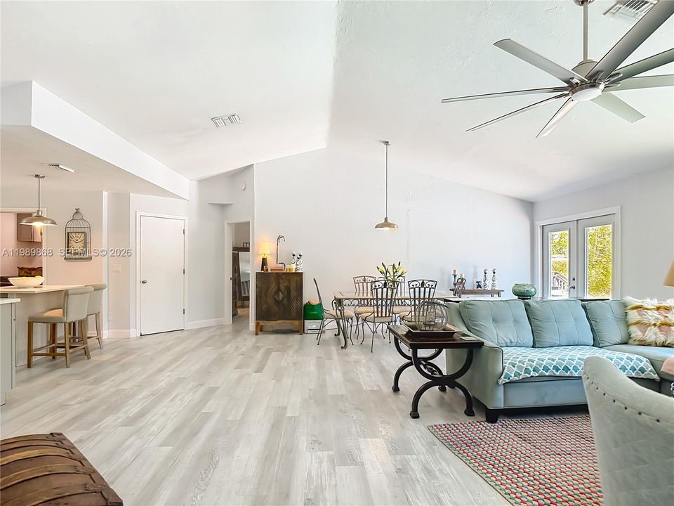 Vendido Recientemente: $489,000 (3 camas, 2 baños, 1452 Pies cuadrados)
