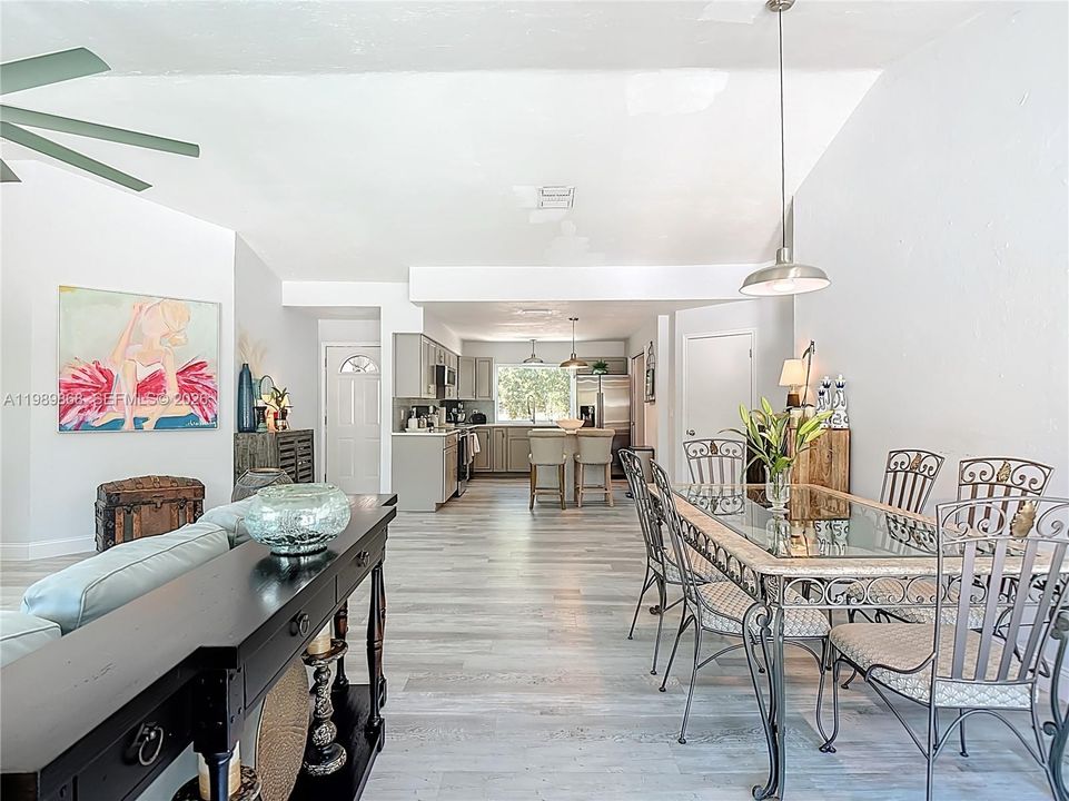 Vendido Recientemente: $489,000 (3 camas, 2 baños, 1452 Pies cuadrados)