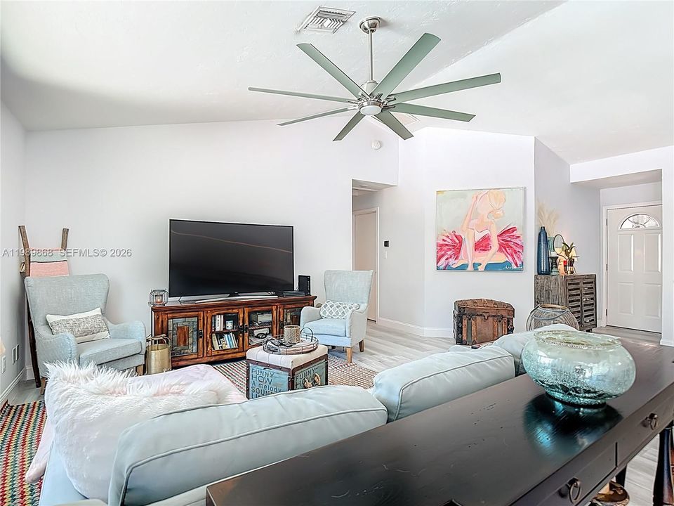 Vendido Recientemente: $489,000 (3 camas, 2 baños, 1452 Pies cuadrados)