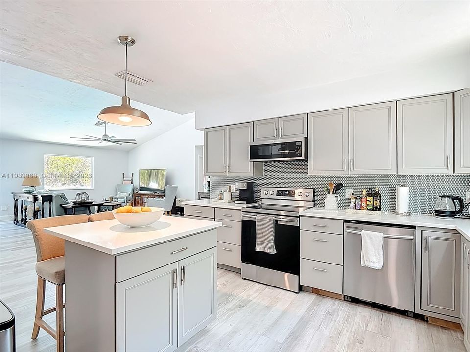 Vendido Recientemente: $489,000 (3 camas, 2 baños, 1452 Pies cuadrados)