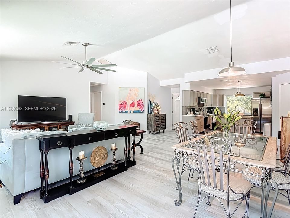 Vendido Recientemente: $489,000 (3 camas, 2 baños, 1452 Pies cuadrados)