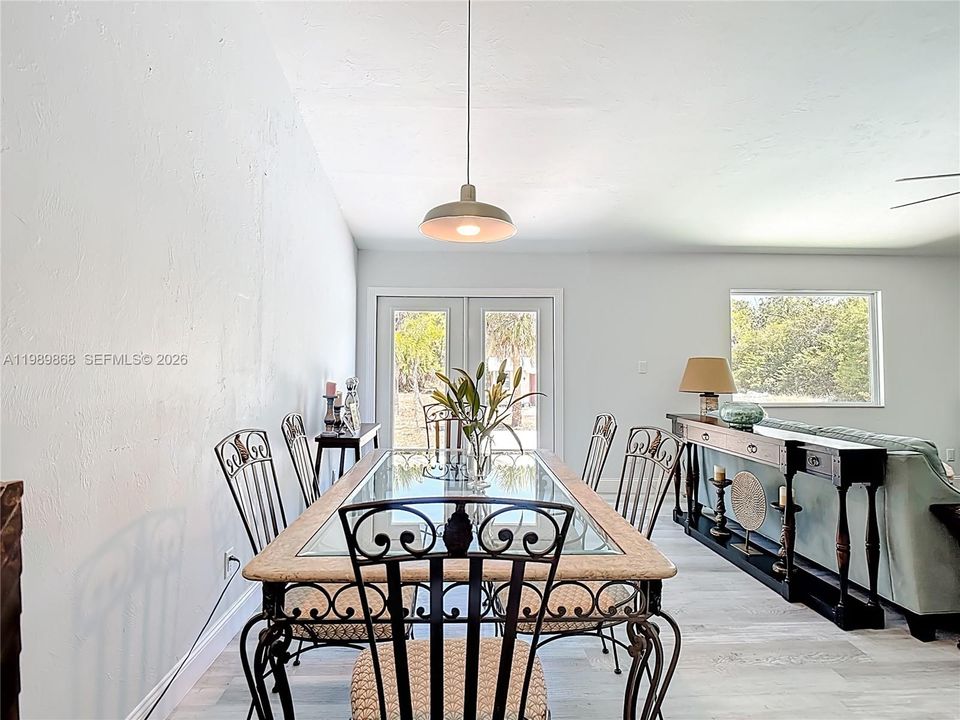 Vendido Recientemente: $489,000 (3 camas, 2 baños, 1452 Pies cuadrados)