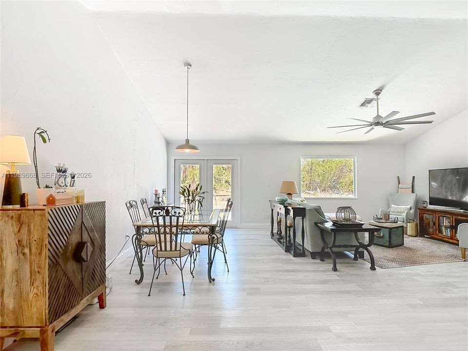 Vendido Recientemente: $489,000 (3 camas, 2 baños, 1452 Pies cuadrados)