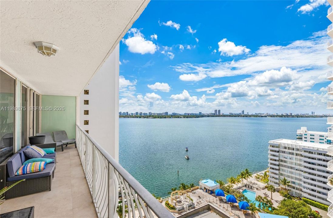 For Sale: $425,000 (2 beds, 2 baths, 1030 Square Feet)