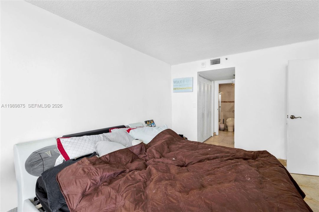 For Sale: $425,000 (2 beds, 2 baths, 1030 Square Feet)