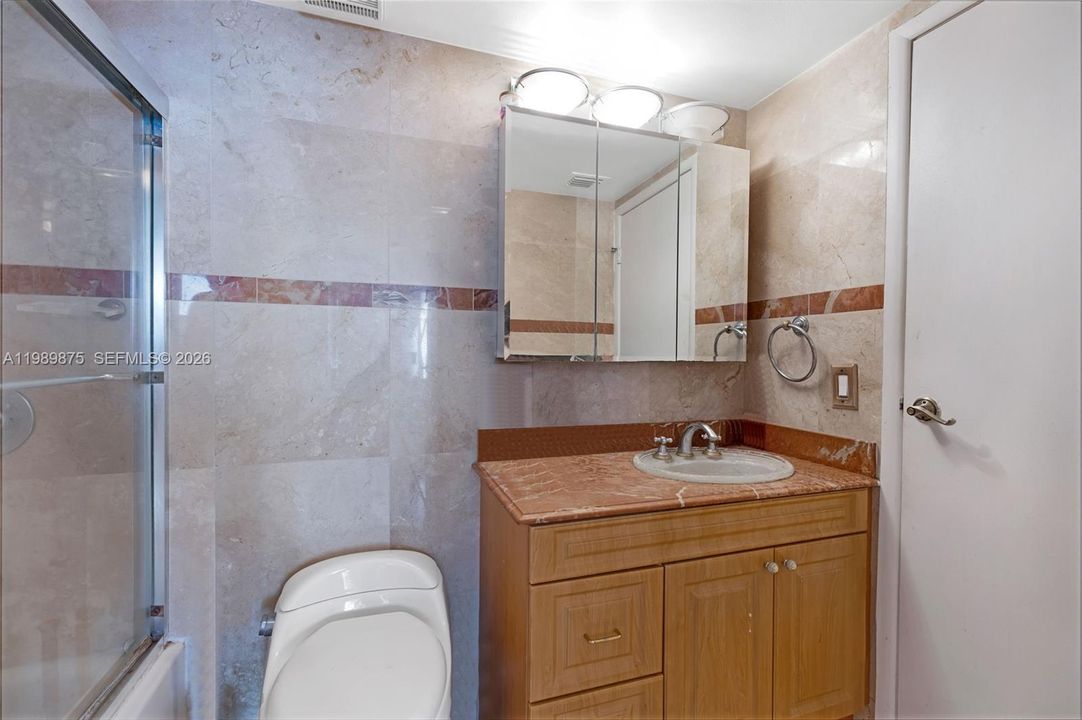For Sale: $425,000 (2 beds, 2 baths, 1030 Square Feet)