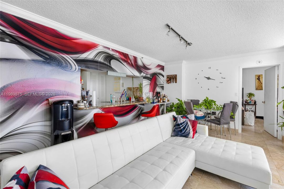 For Sale: $425,000 (2 beds, 2 baths, 1030 Square Feet)