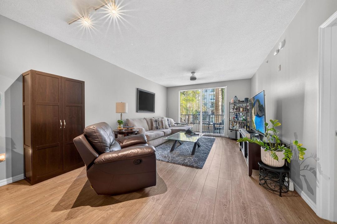 2401 NE 65th St Apt 310 Fort-print-006-0