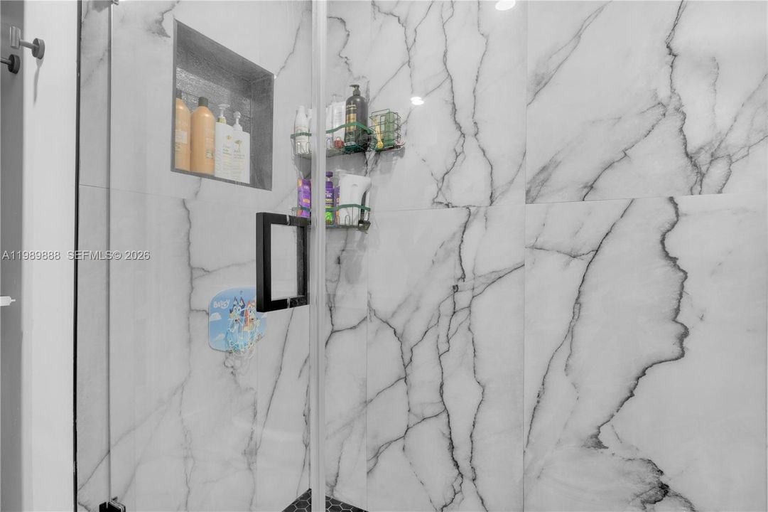 На продажу: $305,000 (2 спален, 1 ванн, 1026 Квадратных фут)