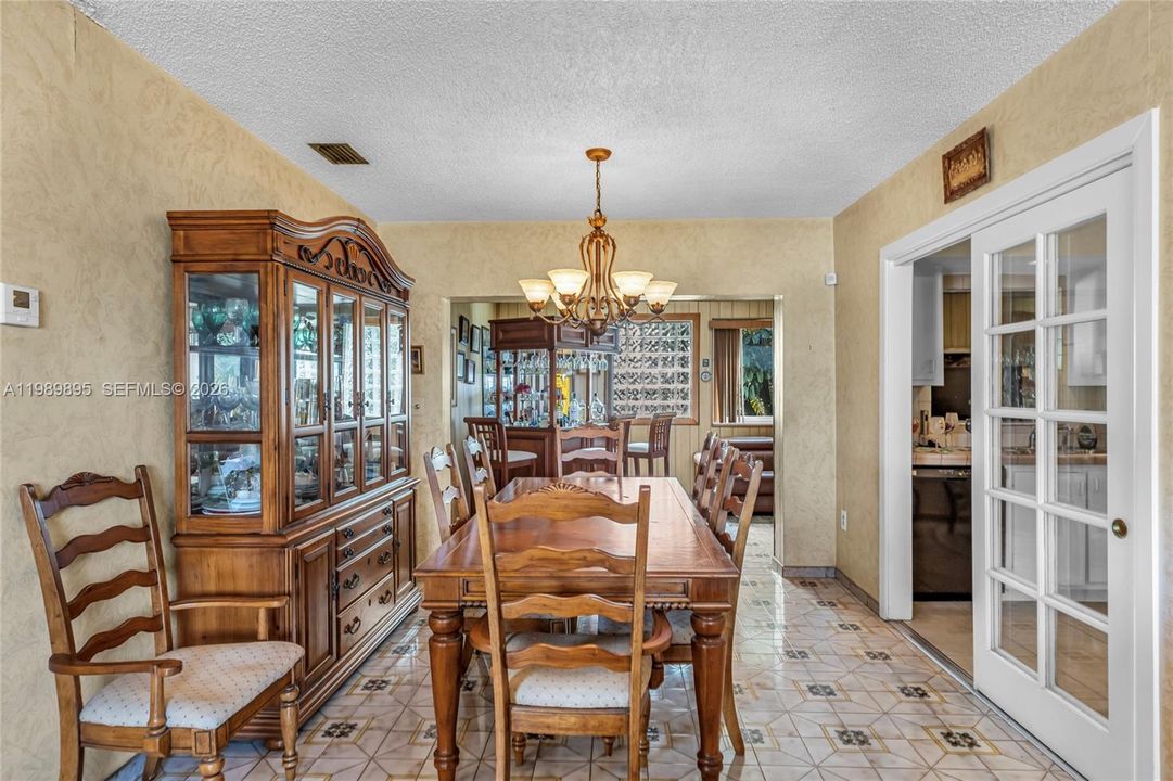 Activo con contrato: $637,500 (3 camas, 2 baños, 1761 Pies cuadrados)