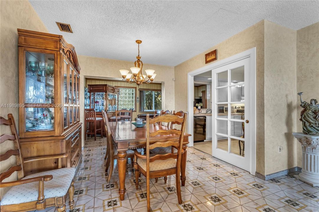 Activo con contrato: $637,500 (3 camas, 2 baños, 1761 Pies cuadrados)