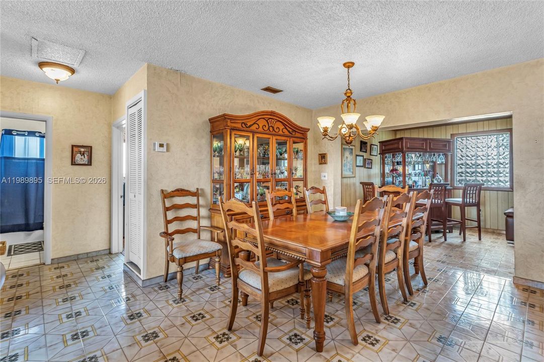 Activo con contrato: $637,500 (3 camas, 2 baños, 1761 Pies cuadrados)