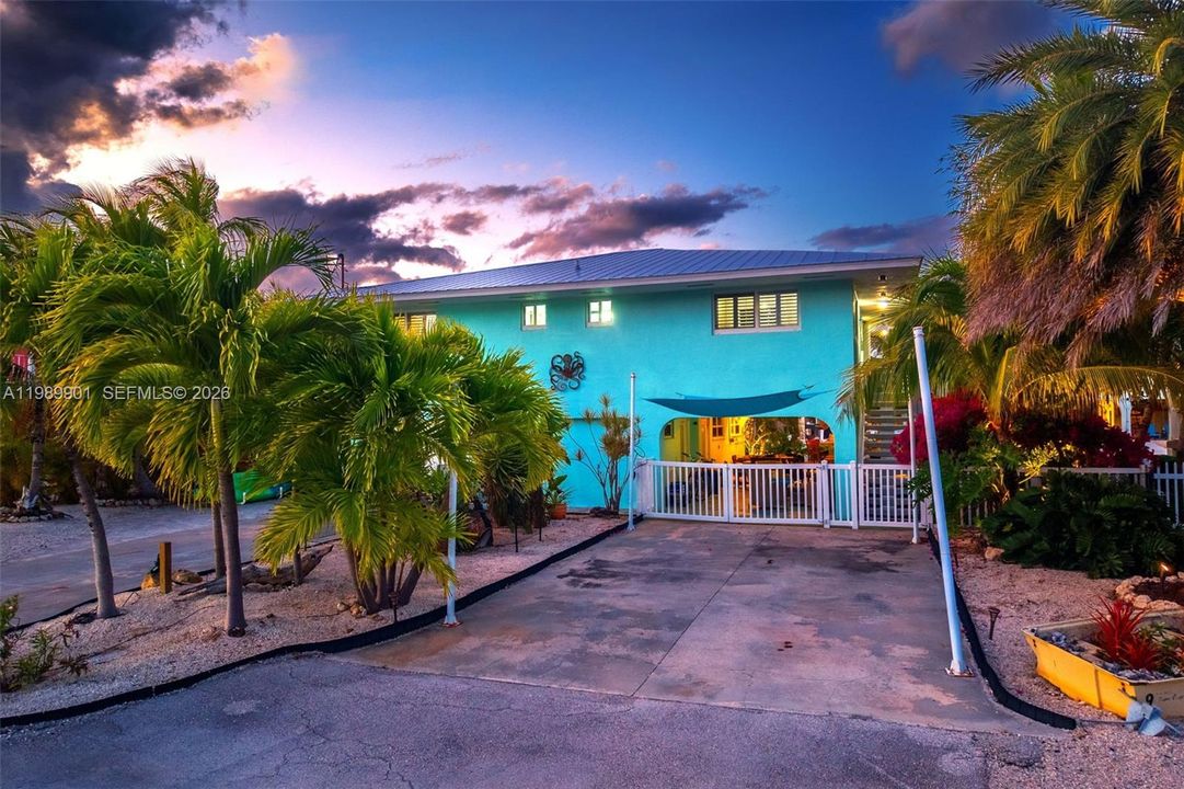 Recently Sold: $1,290,000 (2 beds, 2 baths, 1596 Square Feet)