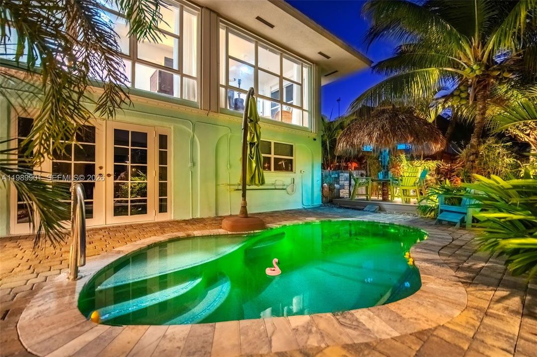 Recently Sold: $1,290,000 (2 beds, 2 baths, 1596 Square Feet)