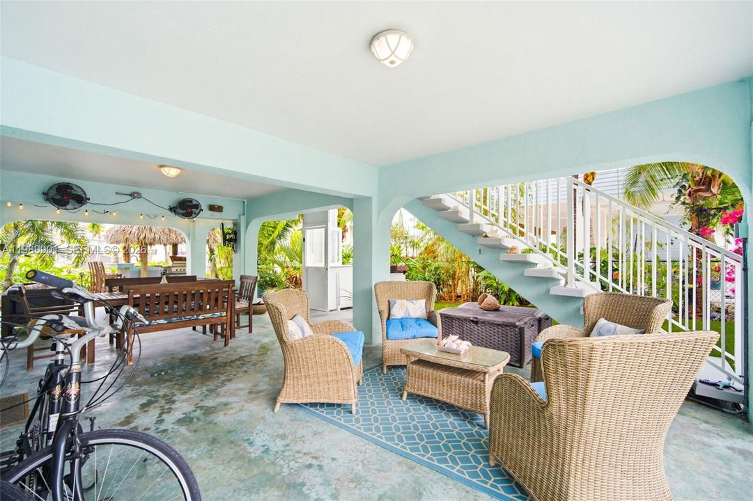 Recently Sold: $1,290,000 (2 beds, 2 baths, 1596 Square Feet)