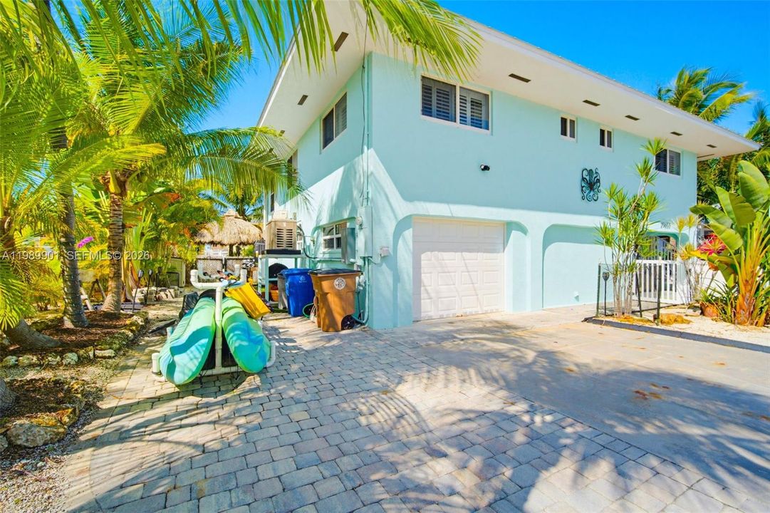 Recently Sold: $1,290,000 (2 beds, 2 baths, 1596 Square Feet)