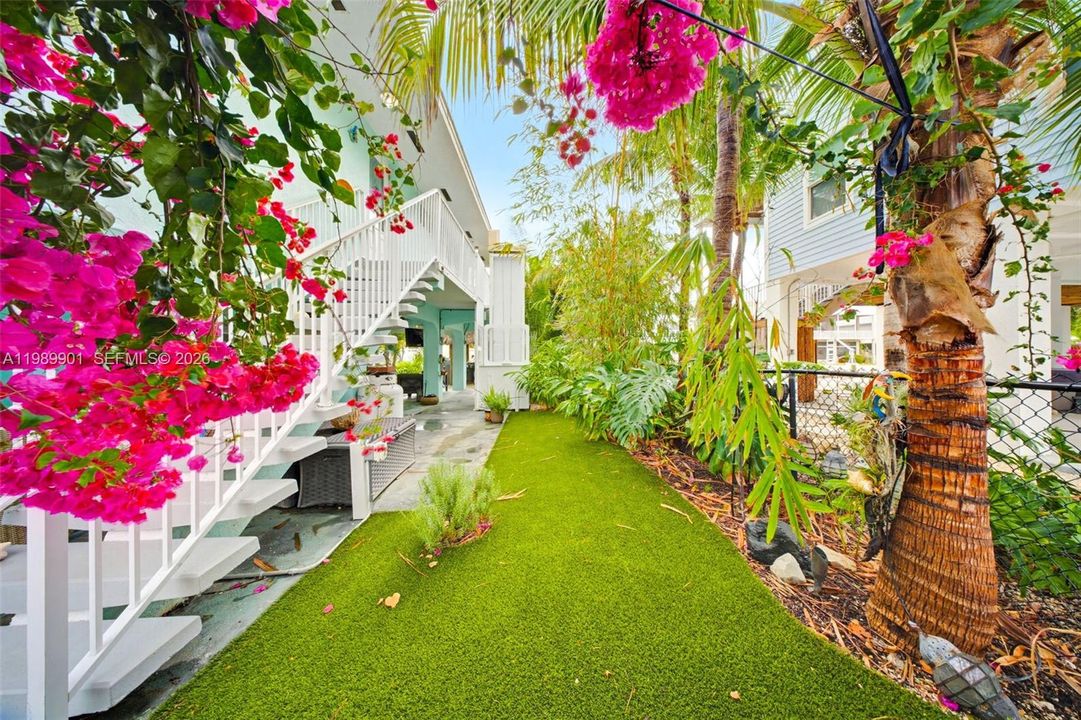 Recently Sold: $1,290,000 (2 beds, 2 baths, 1596 Square Feet)