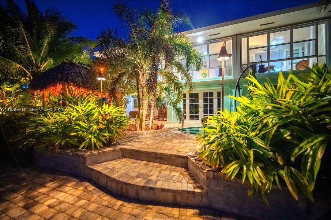 Recently Sold: $1,290,000 (2 beds, 2 baths, 1596 Square Feet)