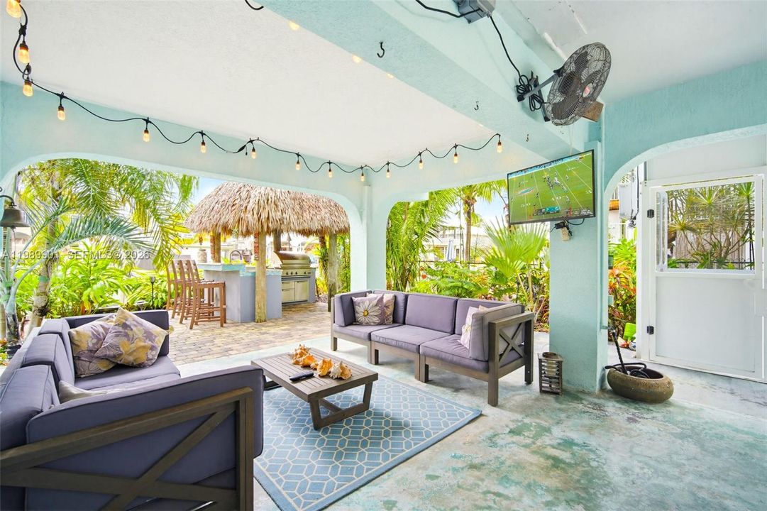 Recently Sold: $1,290,000 (2 beds, 2 baths, 1596 Square Feet)