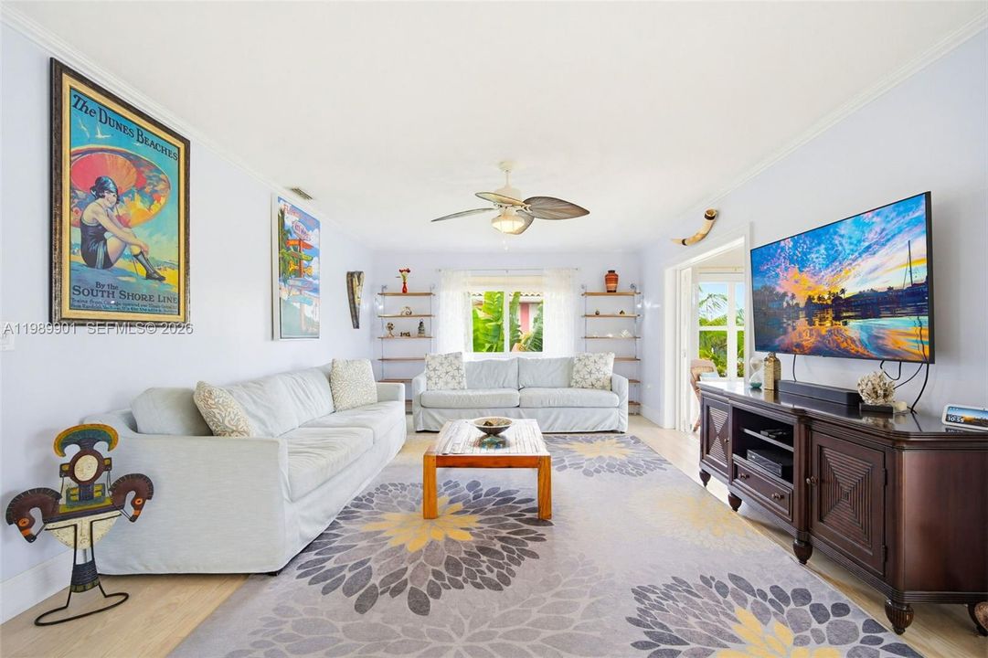 Recently Sold: $1,290,000 (2 beds, 2 baths, 1596 Square Feet)