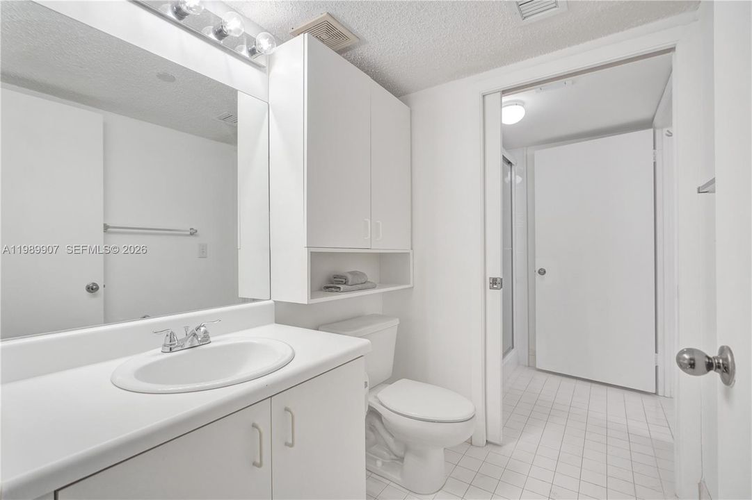 For Sale: $135,900 (2 beds, 1 baths, 981 Square Feet)