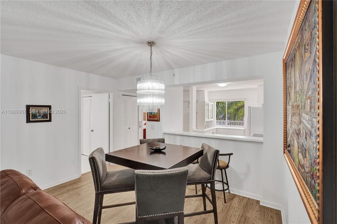 For Sale: $135,900 (2 beds, 1 baths, 981 Square Feet)