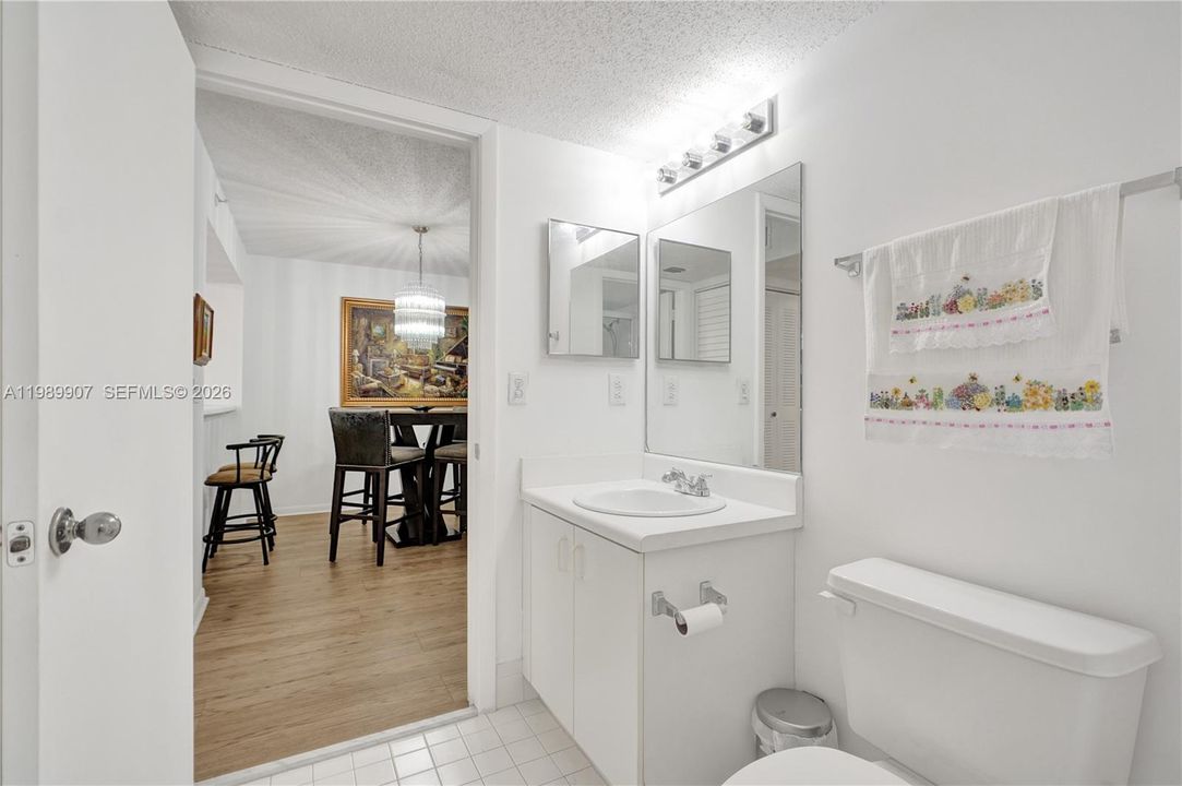 For Sale: $135,900 (2 beds, 1 baths, 981 Square Feet)