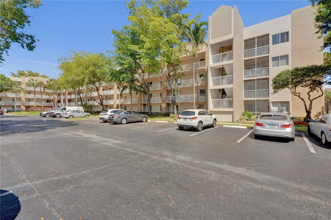 For Sale: $135,900 (2 beds, 1 baths, 981 Square Feet)