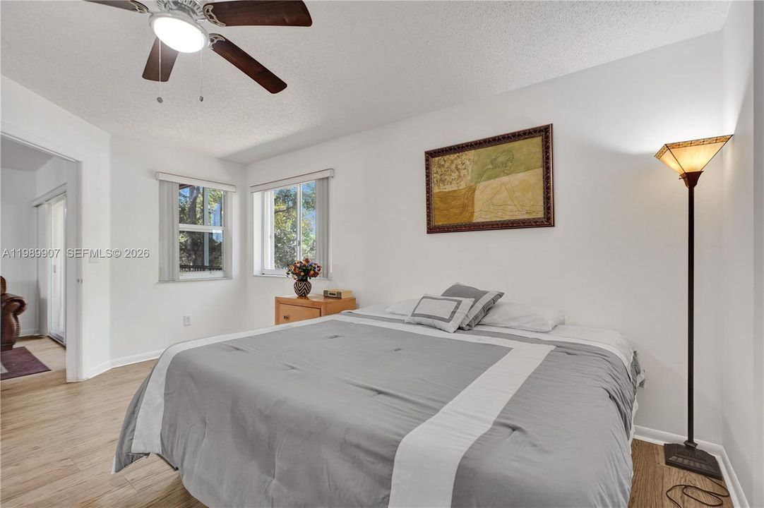 For Sale: $135,900 (2 beds, 1 baths, 981 Square Feet)