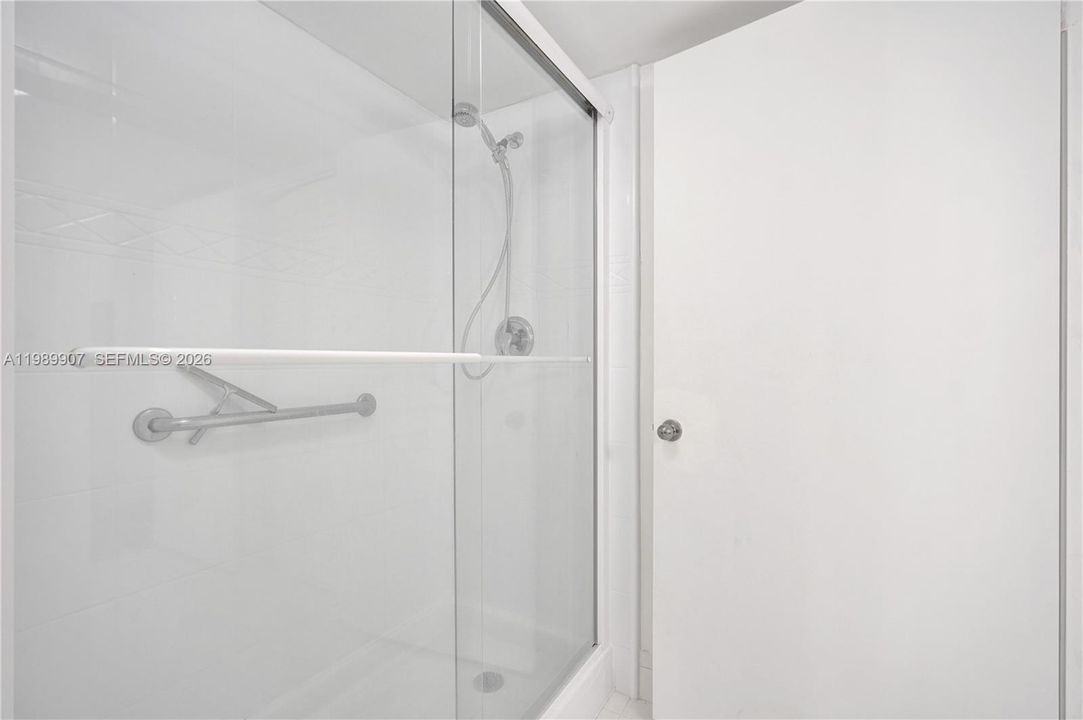 For Sale: $135,900 (2 beds, 1 baths, 981 Square Feet)