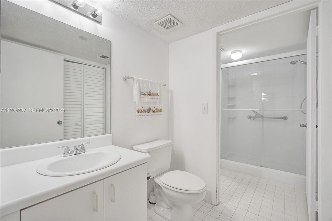 For Sale: $135,900 (2 beds, 1 baths, 981 Square Feet)