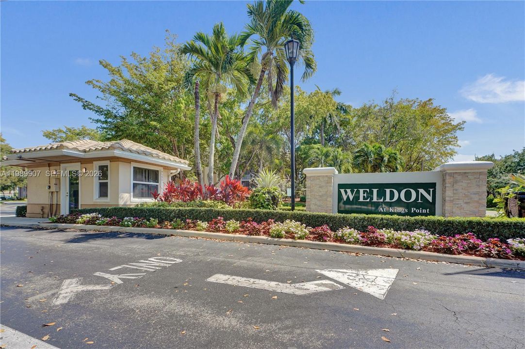 For Sale: $135,900 (2 beds, 1 baths, 981 Square Feet)